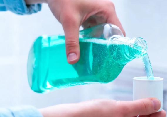 Jak inwestycja w lepszy płyn do ust zwiększa komfort codzienności dorosłych?