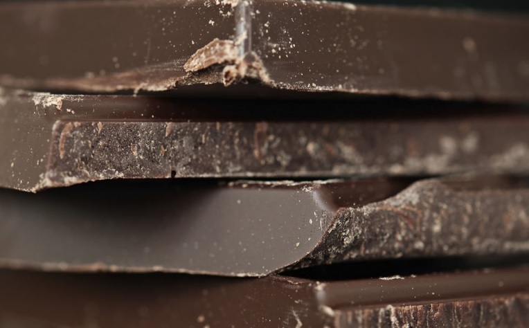 Jak często czyścić kluczowe podzespoły, aby maszyna do czekolady nie pogarszała jakości polewy ani nie powodowała wad produktu?