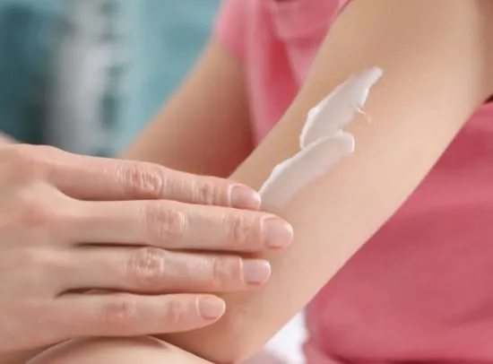 Czy emolienty to jedyny sposób na nawilżenie skóry atopowej?