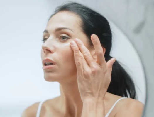 Jakie składniki w kosmetykach pomagają nawilżać skórę atopową?